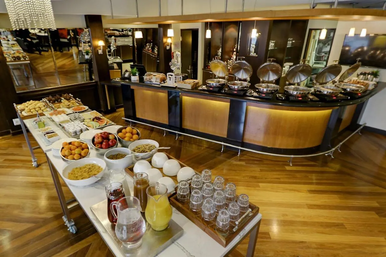 Hotel Le Cantlie Suites Montreal 4*,